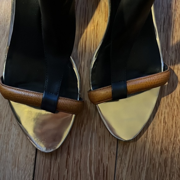 Leather heels - Picture 7 of 7